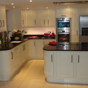 In-frame-painted-timber-Kitchen-in-Milton-Alabaster