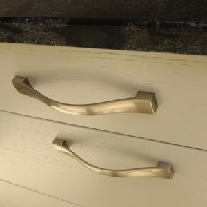 Stainless-Steel-Bow-Handles