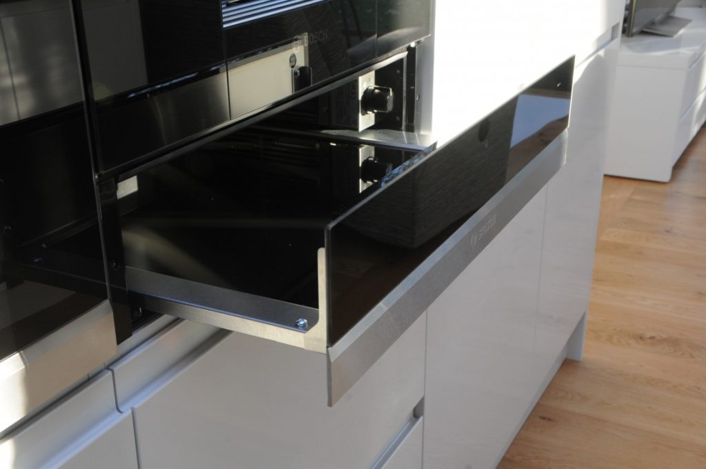 warming drawer installed under the built in cooker 